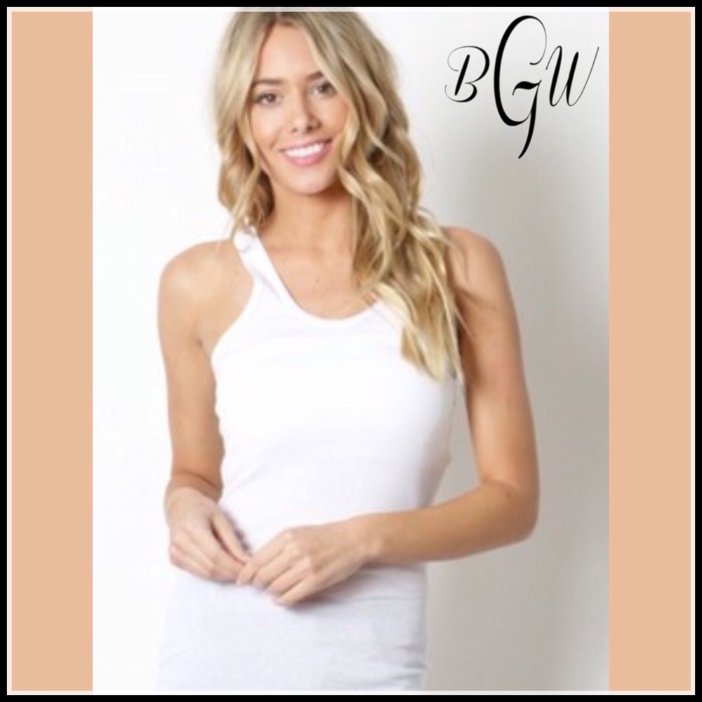 🌺🆕Ribbed White Racerback Tank Top - Picture 2 of 3
